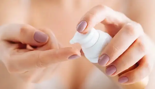 airless bottle work prinple